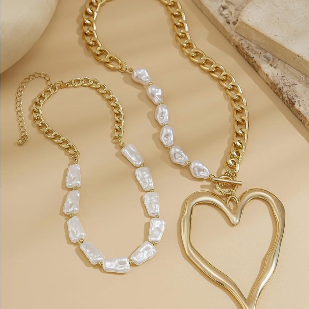 Gold and White pearls  Heart Pendant Necklace - Picture 2 of 4